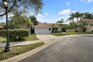 1583 Eastlake Way, Weston, FL 33326 - Photo 2