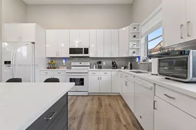 343 SW 187th Ter, Pembroke Pines, FL 33029 - Photo 14