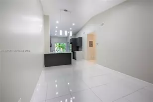 6990 NW 179th St, Hialeah, FL 33015 - Photo 2
