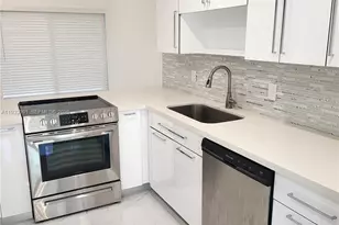 9723 N New River Canal Rd, Plantation, FL 33324 - Photo 4