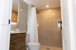 3625 N Country Club Dr, Aventura, FL 33180 - Photo 24