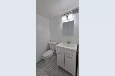 600 Parkview Dr #525, Hallandale Beach, FL 33009 - Photo 8