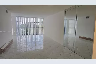 600 Parkview Dr #525, Hallandale Beach, FL 33009 - Photo 2