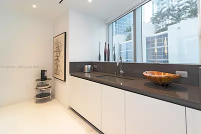 300 Biscayne Blvd Way #805, Miami, FL 33131 - Photo 6