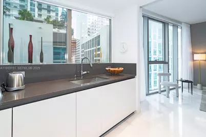 300 Biscayne Blvd Way #805, Miami, FL 33131 - Photo 8