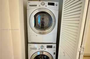 300 S Biscayne Blvd, Miami, FL 33131 - Photo 26