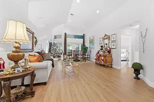 2019 Cove Ln, Weston, FL 33326 - Photo 4