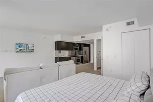 31 SE 6th St, Miami, FL 33131 - Photo 12
