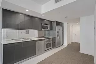 31 SE 6th St, Miami, FL 33131 - Photo 4