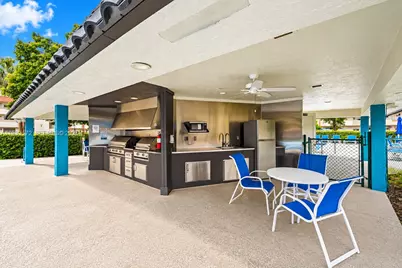8901 S Hollybrook Blvd #303, Pembroke Pines, FL 33025 - Photo 14