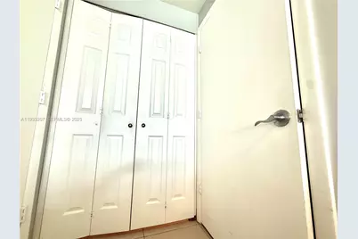 253 NE 2nd St. 2.2+ Lrg Den #3309, Miami, FL 33132 - Photo 14