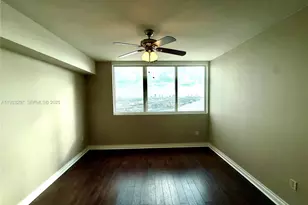 253 NE 2nd St 2 2+ Lrg Den, Miami, FL 33132 - Photo 22