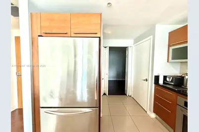 253 NE 2nd St. 2.2+ Lrg Den #3309, Miami, FL 33132 - Photo 12