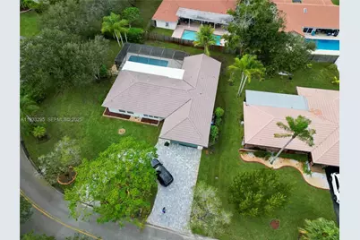 1218 NW 111th Ave, Coral Springs, FL 33071 - Photo 4