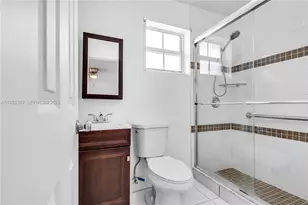 1090 NW 24th Ct, Miami, FL 33125 - Photo 14