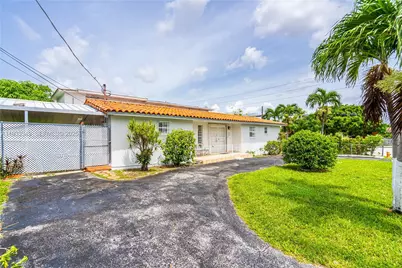 1090 NW 24th Ct, Miami, FL 33125 - Photo 2