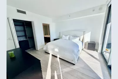 45 SW 9th St #2606, Miami, FL 33130 - Photo 12