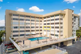 111 Golden Isles Dr, Hallandale Beach, FL 33009 - Photo 18