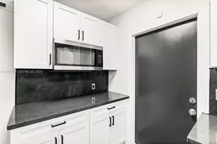 1121 NW 57th St, Miami, FL 33127 - Photo 12