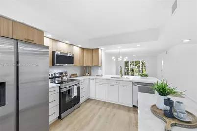 1101 SW 128th Ter #313C, Pembroke Pines, FL 33027 - Photo 4