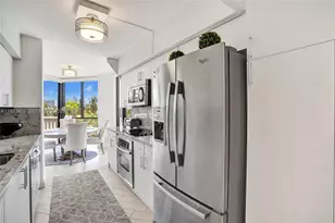 1000 E Island Blvd, Aventura, FL 33160 - Photo 16