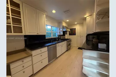 5371 N Bay Rd, Miami Beach, FL 33140 - Photo 6