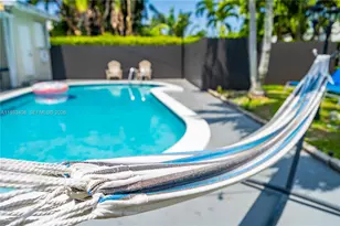 437 NE 107th St, Miami, FL 33161 - Photo 32