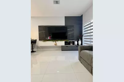 10598 W 33rd Ct, Hialeah, FL 33018 - Photo 12