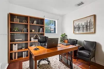 1046 Satinleaf St, Hollywood, FL 33019 - Photo 36