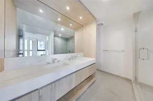 11 NE 6th St, Miami, FL 33132 - Photo 12