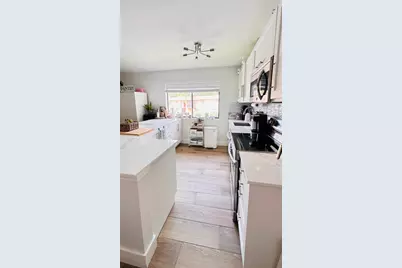 223 Lakeview Dr #204, Weston, FL 33326 - Photo 4