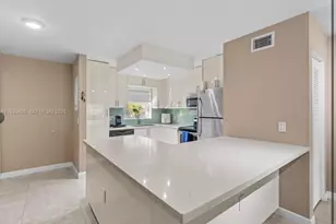 8511 Old Country Manor, Davie, FL 33328 - Photo 2