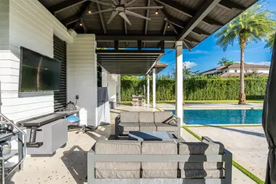 8271 SW 67th St, Miami, FL 33143 - Photo 12