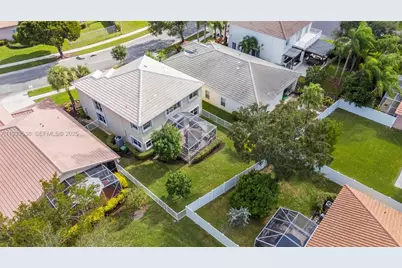 1996 NW 170th Ter, Pembroke Pines, FL 33028 - Photo 44