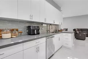 5460 SW 129th Ave, Miramar, FL 33027 - Photo 14