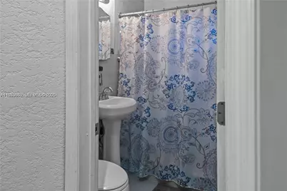 117 W 34th St, Hialeah, FL 33012 - Photo 16