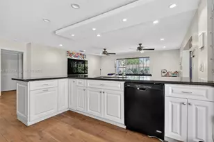 11890 SW 72nd Pl, Pinecrest, FL 33156 - Photo 14