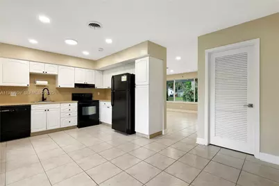 142 SW 53rd Ave, Plantation, FL 33317 - Photo 12