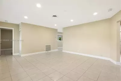 142 SW 53rd Ave, Plantation, FL 33317 - Photo 8