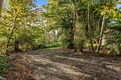 11770 Griffing Blvd, Biscayne Park, FL 33161 - Photo 18