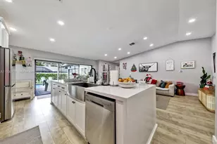 8519 Ramblewood Dr, Coral Springs, FL 33071 - Photo 12