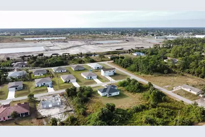 728 Cahn St E, Lehigh Acres, FL 33974 - Photo 4