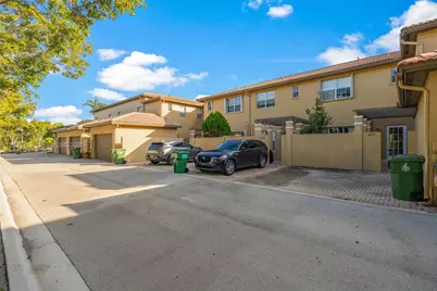 14629 SW 5th St, Pembroke Pines, FL 33027 - Photo 4