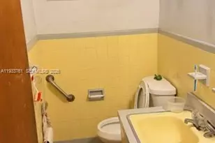 1100 NE 110th St, Miami, FL 33161 - Photo 8