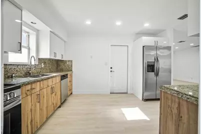 770 NW 38th St, Oakland Park, FL 33309 - Photo 14