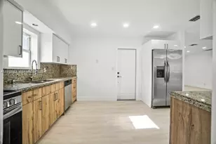 770 NW 38th St, Oakland Park, FL 33309 - Photo 14