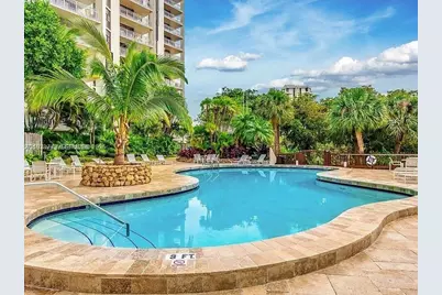 1000 Quayside Ter #806, Miami, FL 33138 - Photo 14