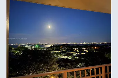 1000 Quayside Ter #806, Miami, FL 33138 - Photo 10