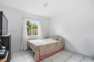 18615 NW 84th Ct, Hialeah, FL 33015 - Photo 10