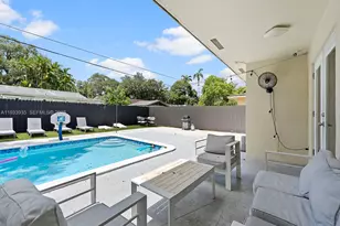 560 NE 161st St, Miami, FL 33162 - Photo 38